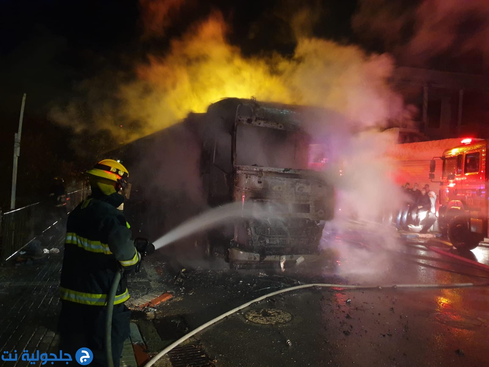 حريق كبير داخل شاحنة في بسمة طبعون يلحق أضرار مادية جسيمة